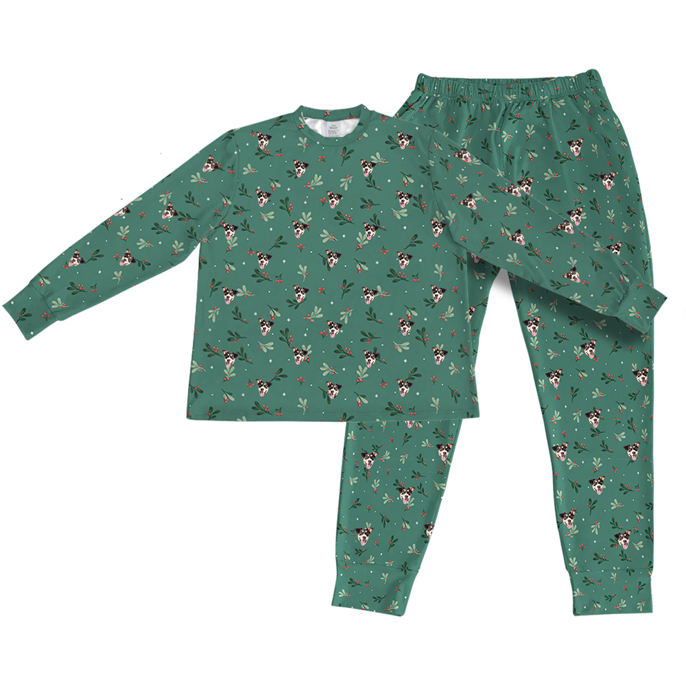 This is a Mistletoe print jogger pajama set with a long sleeve shirt and jogger pants covered in repeating pet faces[PajamaSet(Shirt&Joggers)]