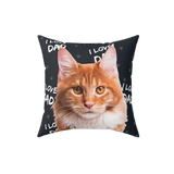 Black pillow with paws and the phrase "I love dad", it features a portrait of a cat. 